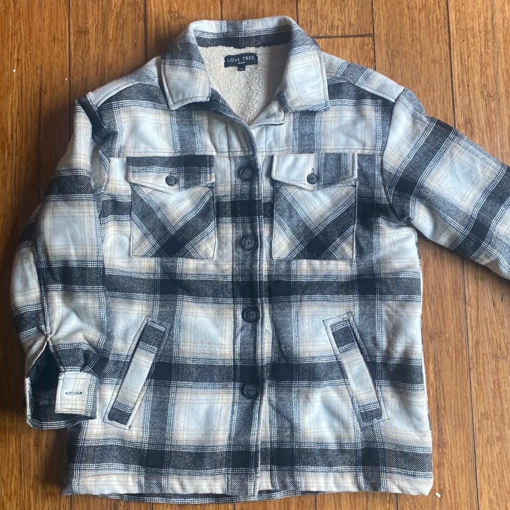 Perfect Love Tree flannel Shacket. Fleece inside. So cozy. Size M